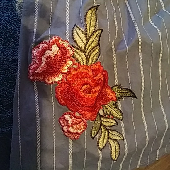 Striped cold shoulder top - Picture 2 of 2